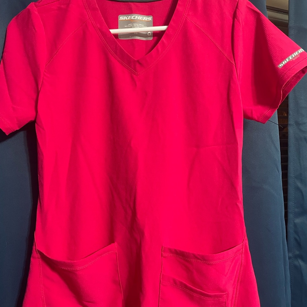 Skechers Fuchsia V-Neck Top